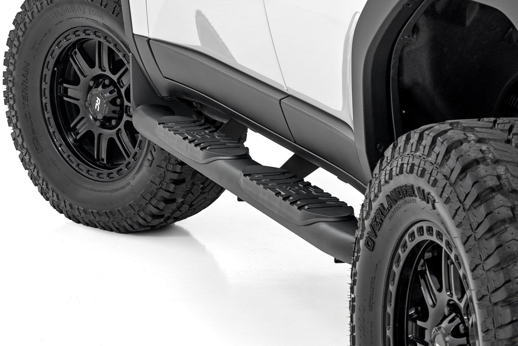Oval Nerf Steps - Black - Toyota Land Cruiser 4WD (2024-2025)