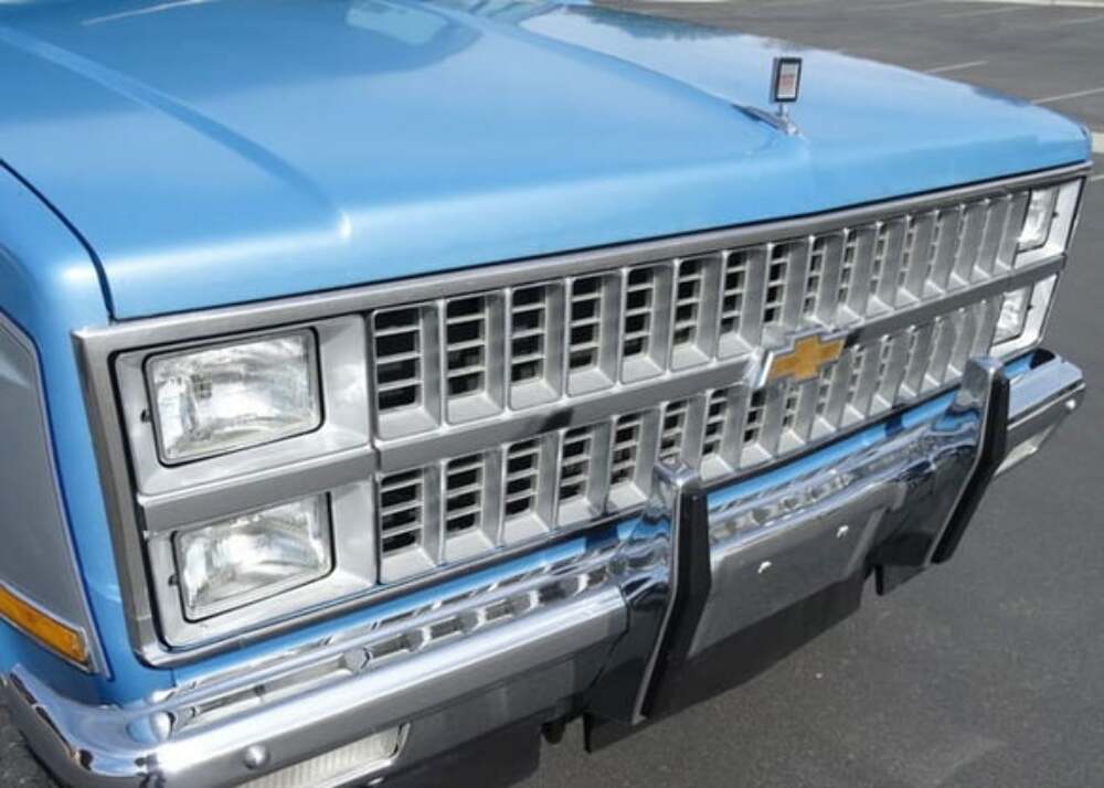 Fits 1981-1982 Chevrolet C10; Grille - Chrome/Gray GRO82CC
